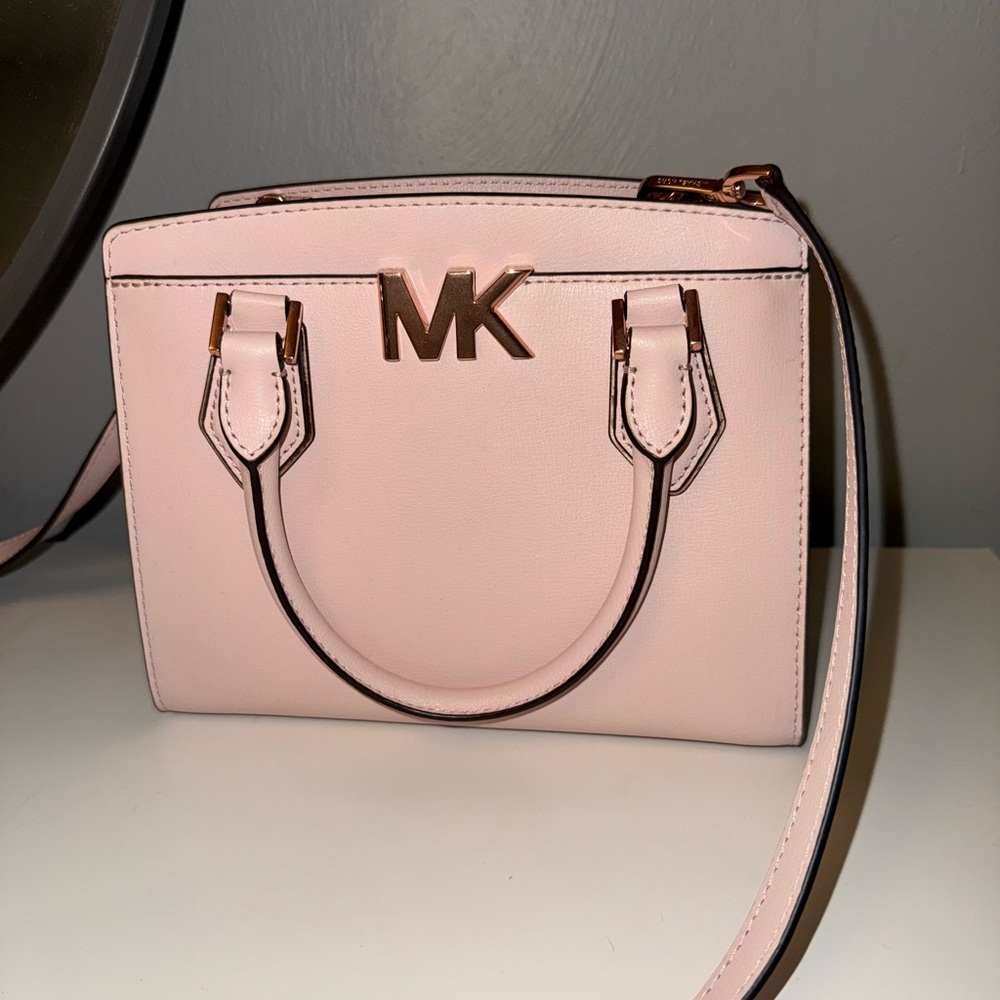NWT Michael Kors Mott Medium messenger